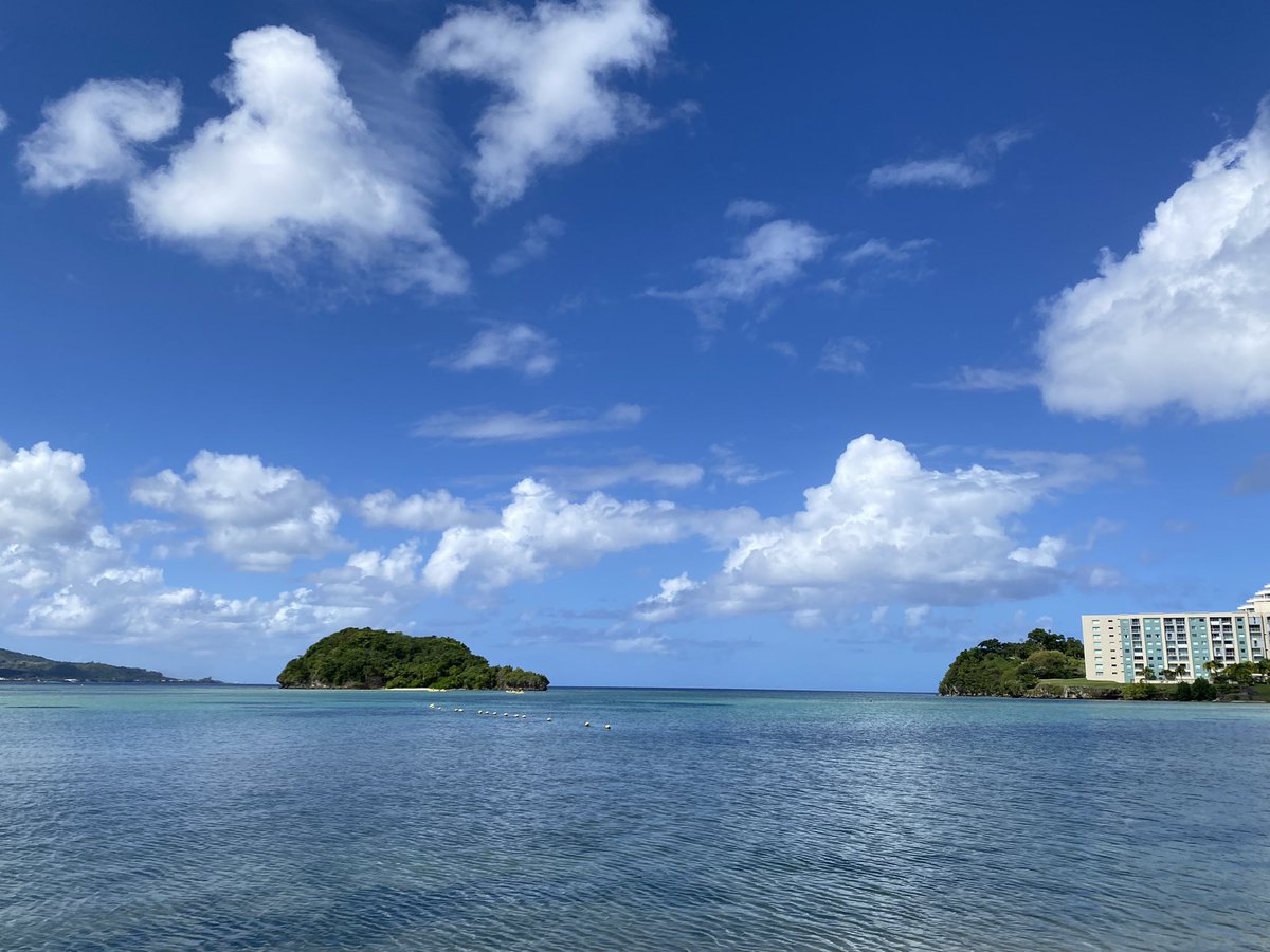 今日もいい天気です 先に見えるのはアルパット島 引き潮時には歩いて渡れるんで、ぜひ探検してみては😁