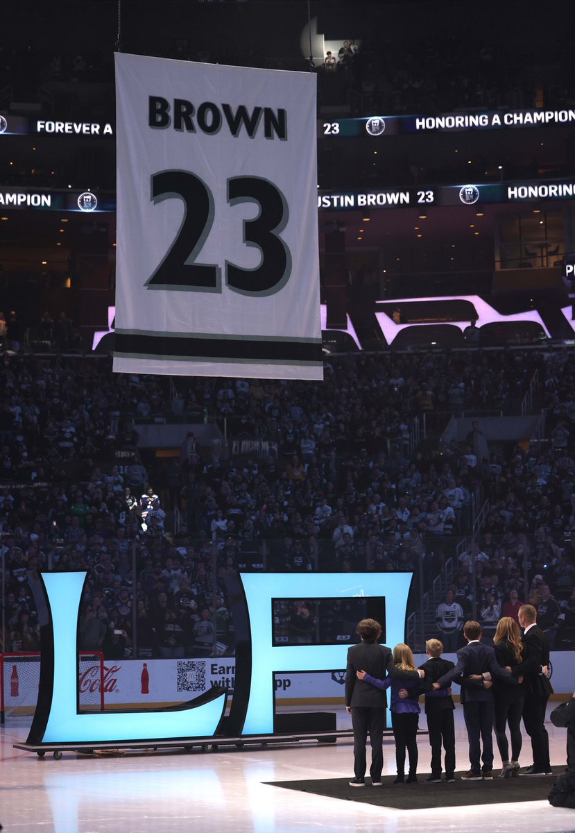 spittinchiclets's tweet photo. DUSTIN BROWN TO THE RAFTERS https://t.co/z3fnaPGltJ