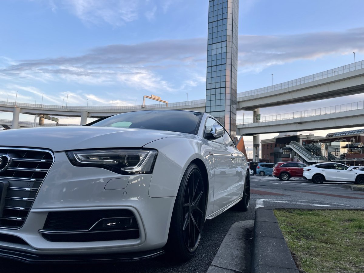ystk_rwb911's tweet photo. 軽く走った感じだとまだローターと馴染んでないのもあるけど、同じ低ダストタイプでも前に着けてたディクセルのタイプMより今のiSWEEPの方が初期制動が弱くて30%くらいから踏んだ分だけリニアに制動力が上がってくる様な感じやな🤔

#audis5 
#iSWEEP https://t.co/uGTO72aw6k