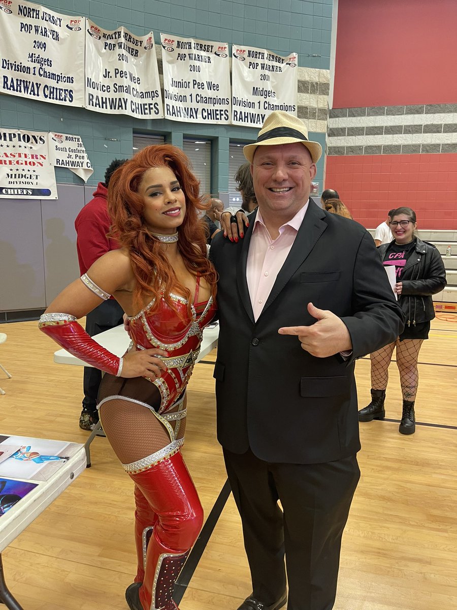 @1ReneeMichelle is a wonderful person and I encourage anyone that goes to an autograph or wrestling show to support her and buy a picture or get an autograph. #supportindependentwrestlers