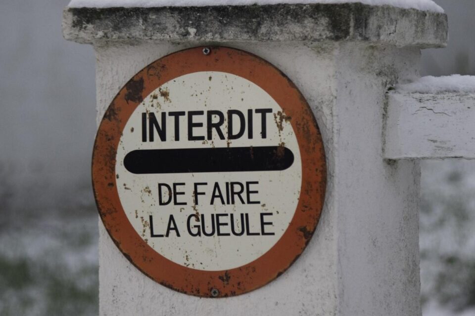 ta pote aigrie on Twitter "RT Mediavenir 🇫🇷 Insolite il est interdit de "faire la gueule" à