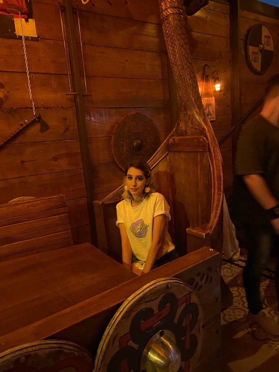 Hllw_w's tweet photo. me inspiro muito no paulo kogos, entΓ£o levei minha amada num jantar romΓ’ntico em uma taverna medieval templΓ‘ria based #gymcore #churchcore #sigmamindset https://t.co/ZiwrxZ5FPf