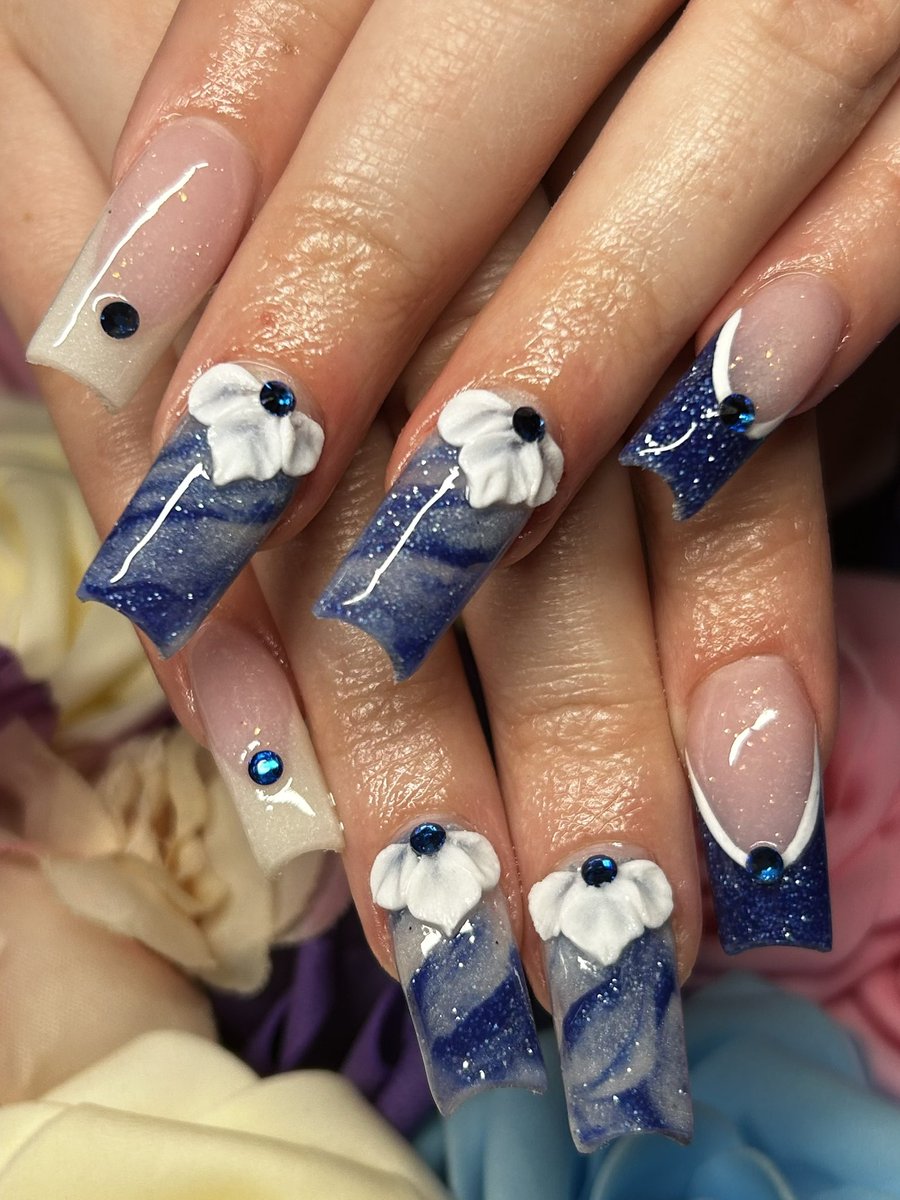 va13ryy's tweet photo. Before and after 😻 #kcnailtech https://t.co/ojENqlSVTq