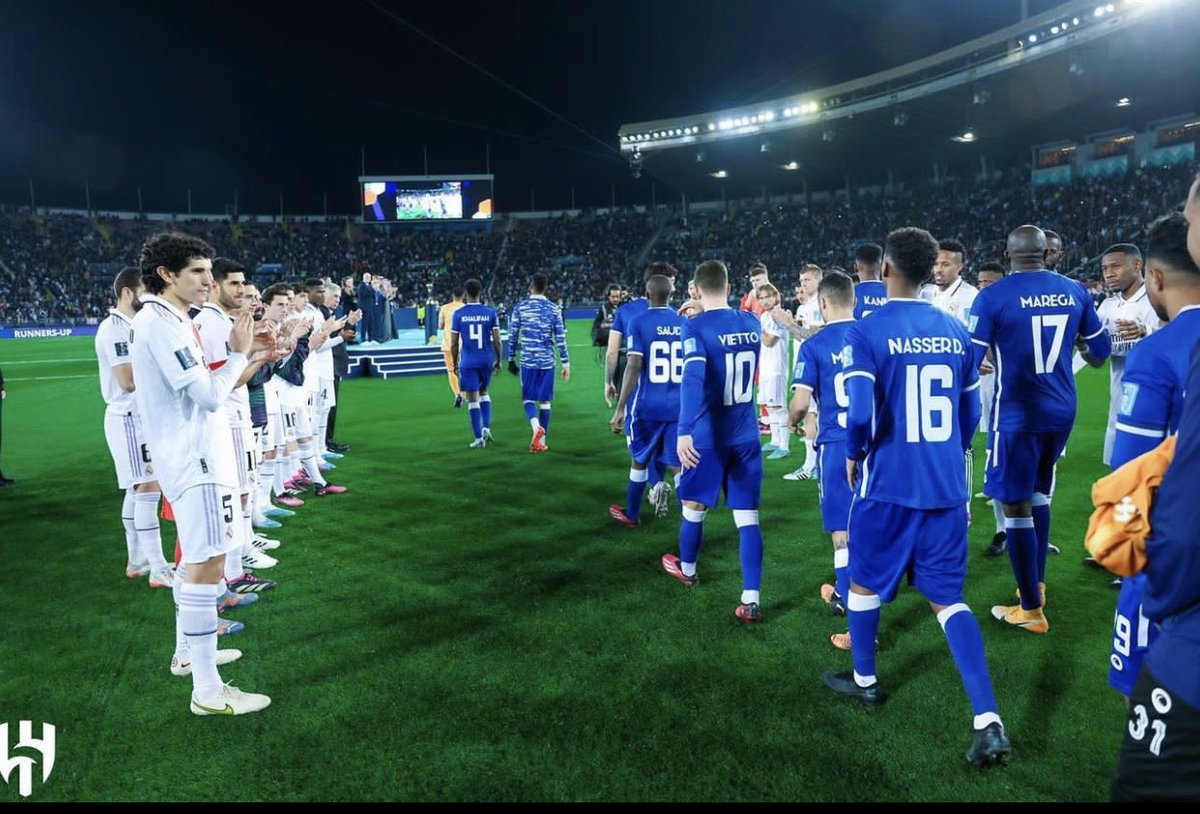 leeminho2888's tweet photo. عندما سقط الهـلال أصبح وصيف العالـم ويقف له مدريد في ممر شرفـي 
حتى في سقوطه كبريـاء 💙💙

 #AlHilal
 #الفضيه_صعبه_قويه
 #الهلال_وصيف_العالم https://t.co/PGyRDgx1JO