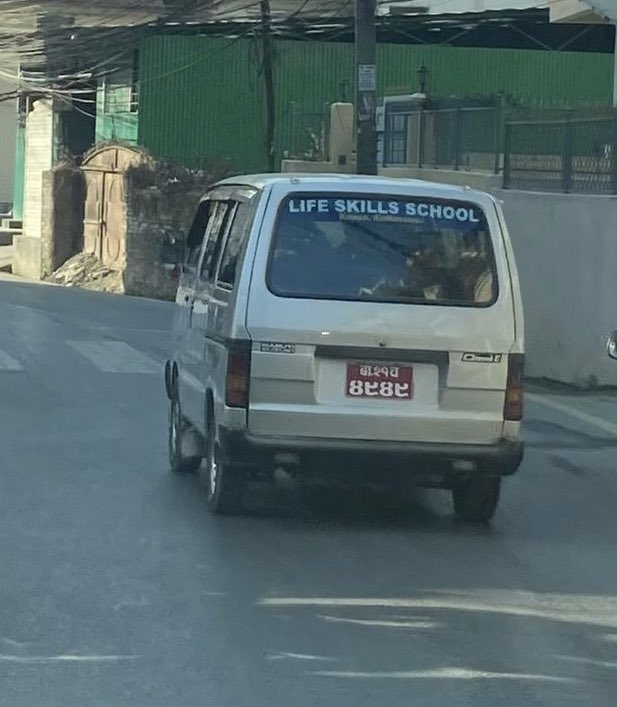 sDaGun's tweet photo. Reckless and overspeed driving for toddler carrying van. @valleytraffic please make necessary action for such dangerous driving school service. https://t.co/PeTVVqnNrq