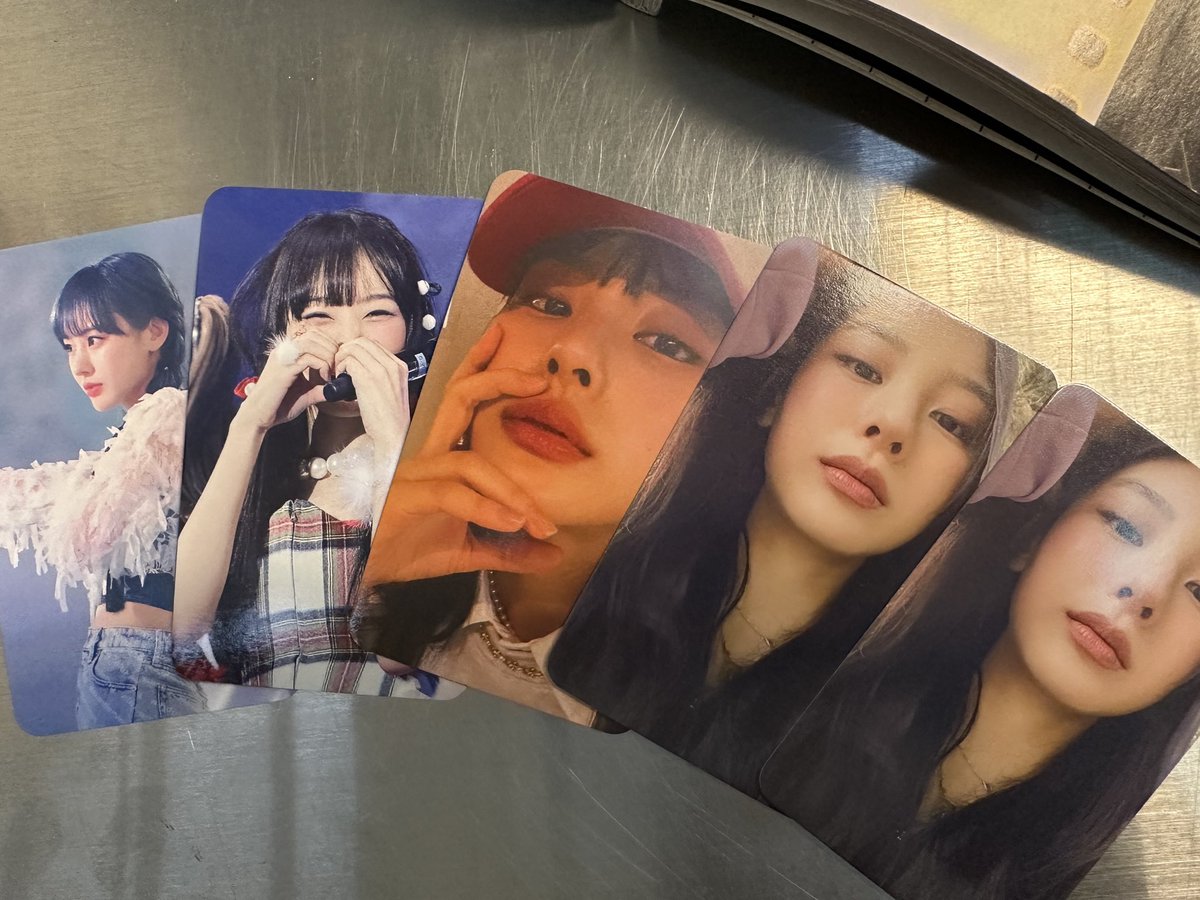 오늘도 포카 부자..😇
럭드 재밌다^^

#우리_2월은_더_따뜻할_거야