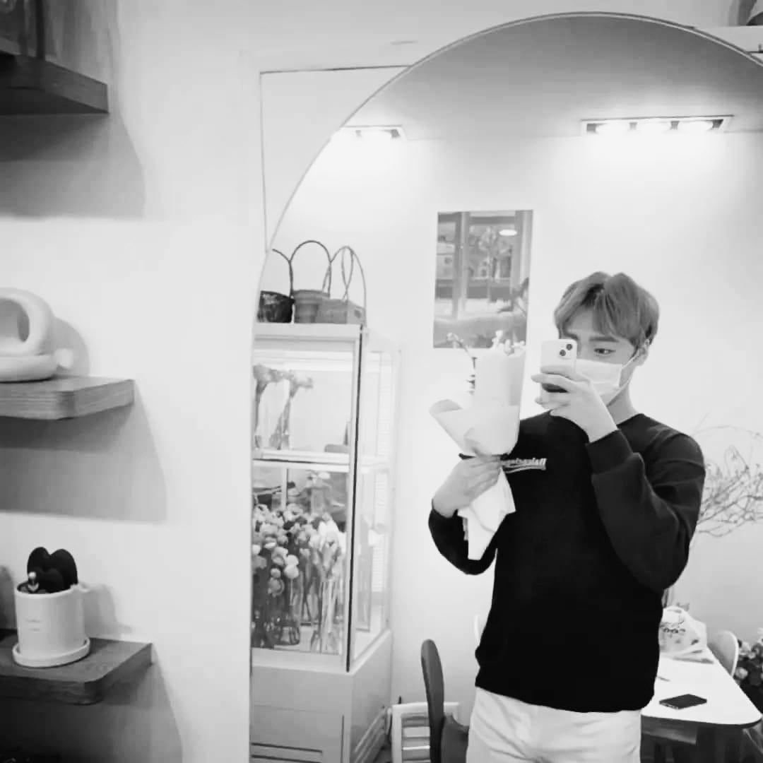 jxxng___'s tweet photo. 나랑 연락할 사람 😂🔥
리트윗은 내 사랑 🖤

#게이 #게친소 #ㄱㅊㅅ #06게이 #07게이 #고딩게이 https://t.co/vRkX7y3cRP