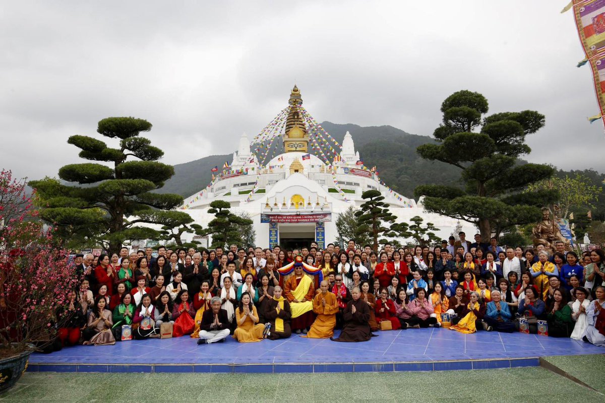Photos from the talk on “Living with Joy and Happiness” at Tay Thien Grand Mandala Stupa in Viet Nam. 

#DrukpaVietnam #GyalwangDrukpa #vietnam #Drukpa #buddhism #joy #happiness
