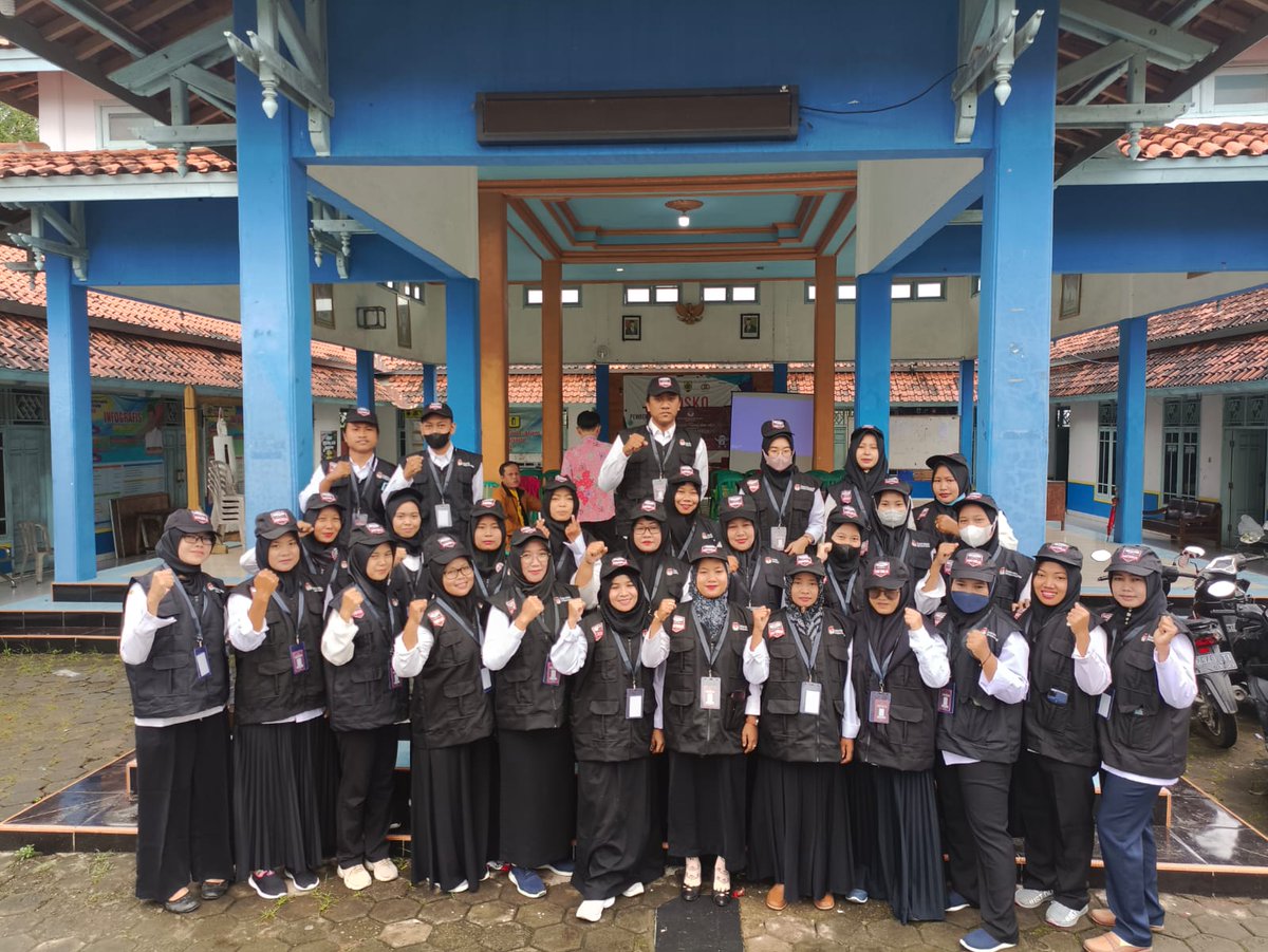 Desaku_Mojo's tweet photo. Pagi ini , bertempat di Halaman Balai Desa Mojo m, 29 Petugas Pemutakhiran Data Pemilih (PANTARLIH) Pemilihan Umum Tahun 2024, mengikuti apel setelah dilantik oleh PPS @Desaku_Mojo atas nama @kpupemalang . https://t.co/d4rDsEsX7U
