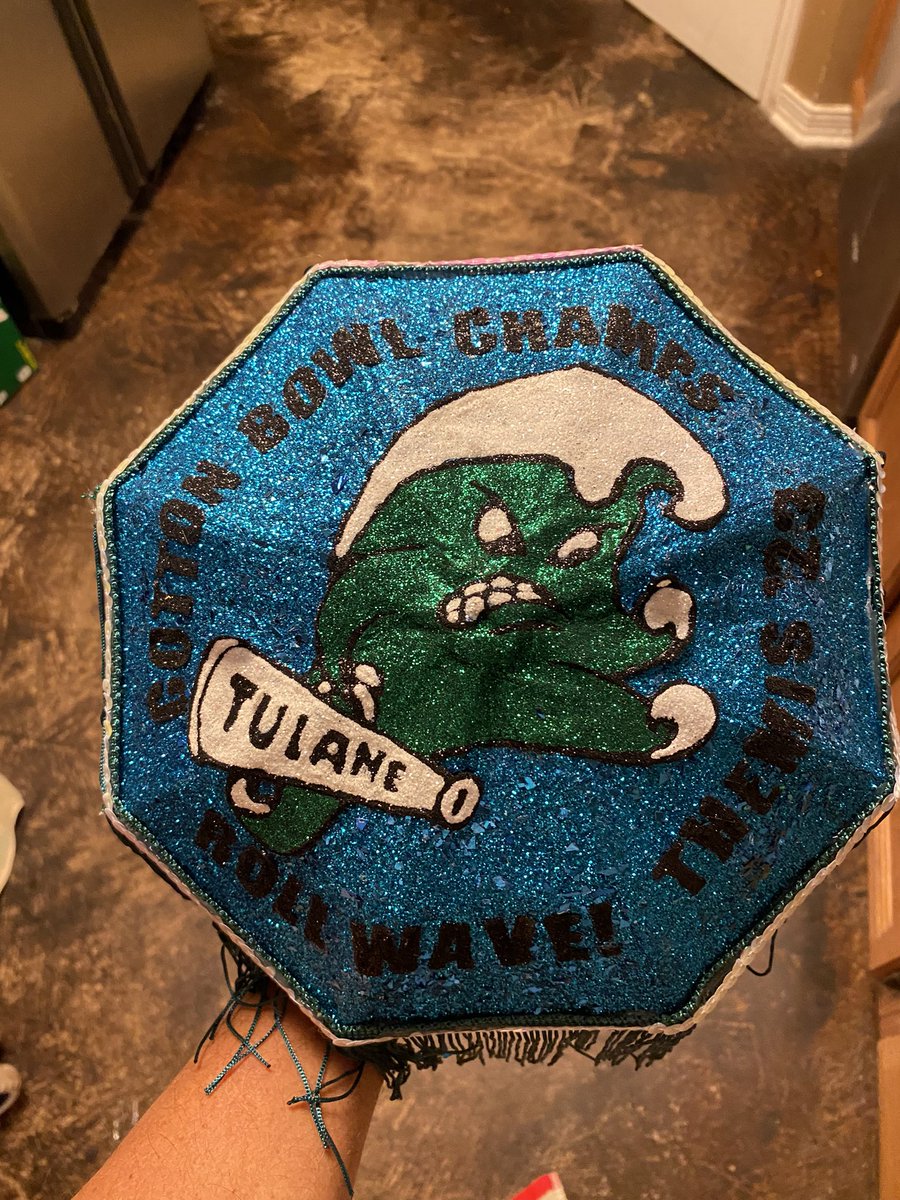 GreenWaveMan's tweet photo. Here is the umbrella I caught that I tweeted about earlier !!! It was actually from the #KreweOfThemis !!! I am forever grateful !!! And like the card says this umbrella was designed just for the Green Wave Man 💚💙🙌🏻🙌🏻 #ThemisUmbrellaTracker #VioletFemmes #RollWave https://t.co/BQDWDseP12