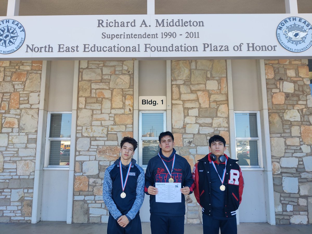 Regionals is in the books. We have 5 state qualifiers.

Roman Salazar 🥇
Bailey Earl 🥈
Daniel Rendon 🥈
Brianna Gomez 4th
Claudia Garcia 4th

Congrats to all qualifiers!