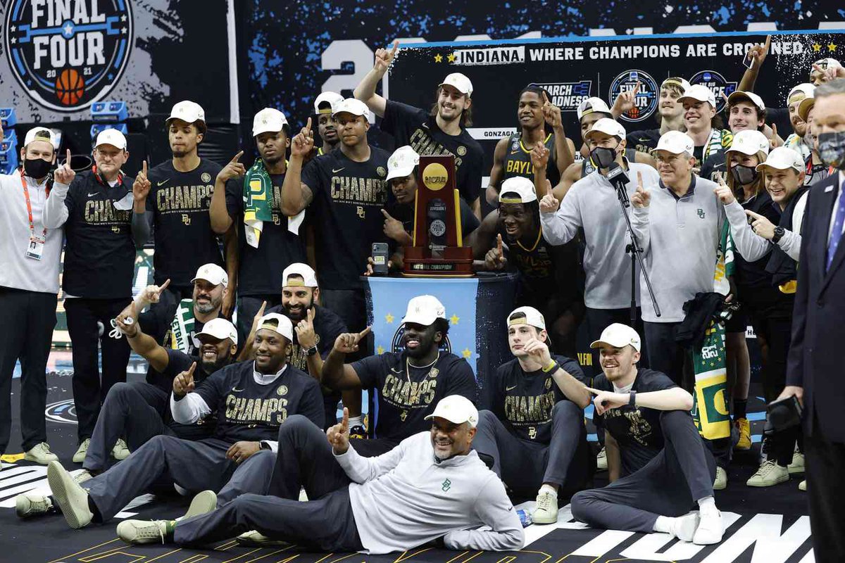 CBKReport's tweet photo. Baylor was on a Warpath during the 20-21 Season.
28-2 in the regular season 
B12 Regular season champ
76-63 W over WIS 
62-51 W over Nova 
81-72 W over ARK 
Blitzed #2 seed Houston 78-59 in the F4

Walked 31-0 Zaga 86-70 in the title game.

Best team in the past 10 years? https://t.co/HXabHj4gzA