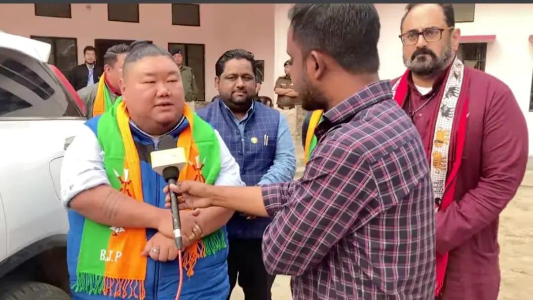 SanaMeitram's tweet photo. #KeepClicking #KeepCleaning A new slogan for the #Swachh Bharat Mission which is the vision of our Hon’ble PM @narendramodi ji. A great salute to @AlongImna ji for your commitment & dedication. Long live @AlongImna ji & team. 🙏🙏🙏🙏🙏 @JPNadda @blsanthosh https://t.co/aLyEoyvIp3