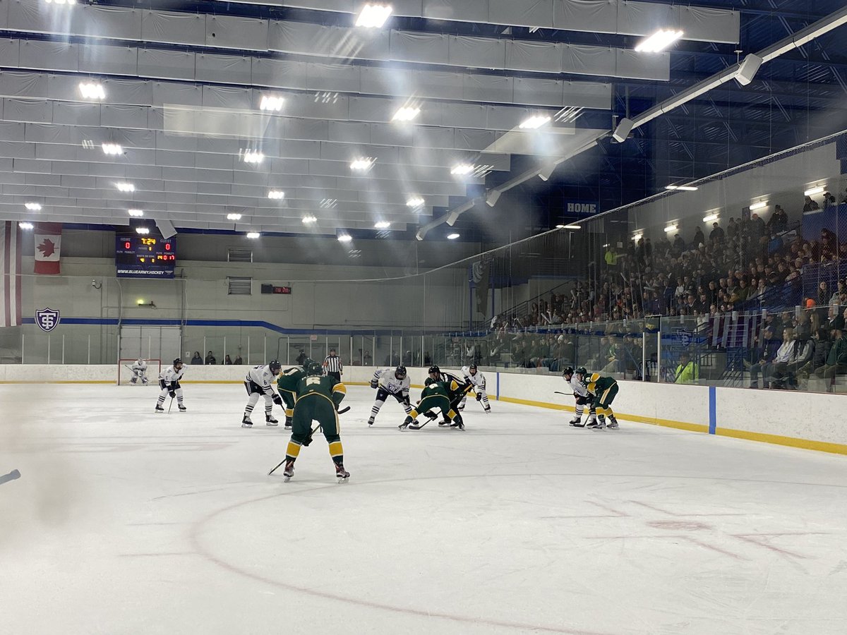 FraserBen's tweet photo. Two great games, two great crowds, two home wins for @TommieMBBall and @TommieMHockey !! https://t.co/64q3VUh3yJ