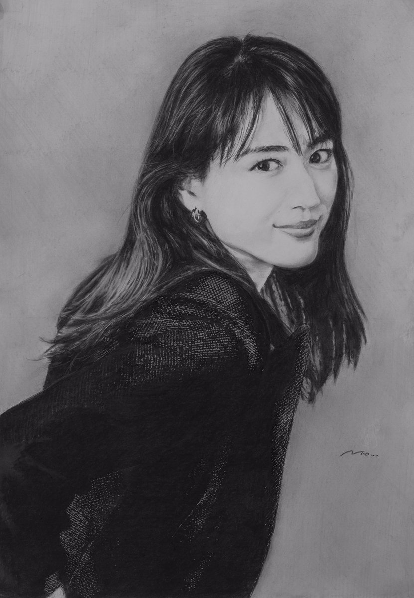 チャコール鉛筆画 私のなかで なかなか描くのが難しい方。でもなんとかなったかな #綾瀬