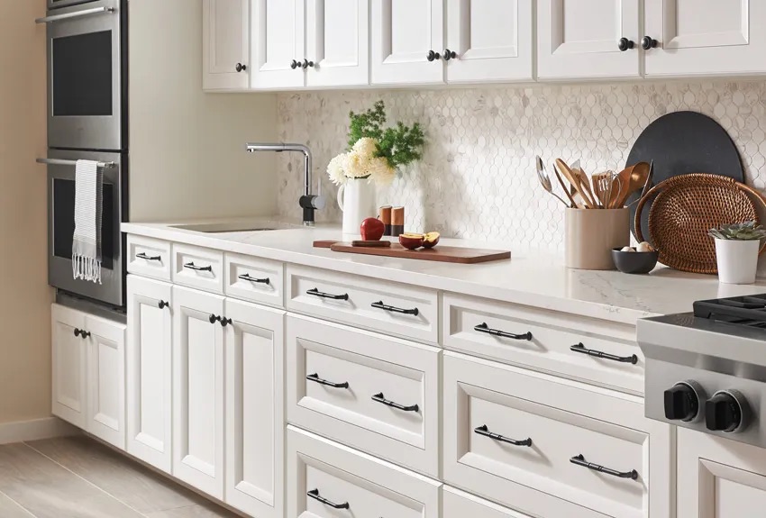 Bauerware's tweet image. Inspired by the ageless beauty of New York's five boroughs, Grace includes hardware designs belovedthe past 25 years. six series of contemporary, transitional, and traditional style knobs, pulls, and appliance pulls.