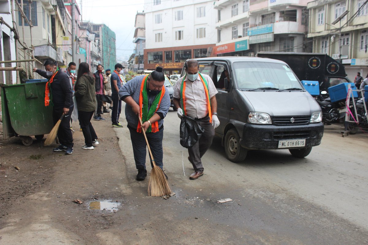 SanaMeitram's tweet photo. #KeepClicking #KeepCleaning A new slogan for the #Swachh Bharat Mission which is the vision of our Hon’ble PM @narendramodi ji. A great salute to @AlongImna ji for your commitment & dedication. Long live @AlongImna ji & team. 🙏🙏🙏🙏🙏 @JPNadda @blsanthosh https://t.co/UmGBm5lpTl