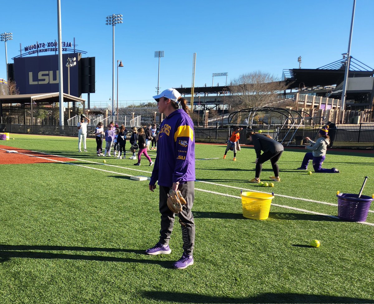 SoftballTodd's tweet photo. Congrats on a great day!!! @Tpleasants17 Thanks for all your help in Baton Rouge & #geauxtigers !!!
#heeltoe https://t.co/Y6QgjR6xtr