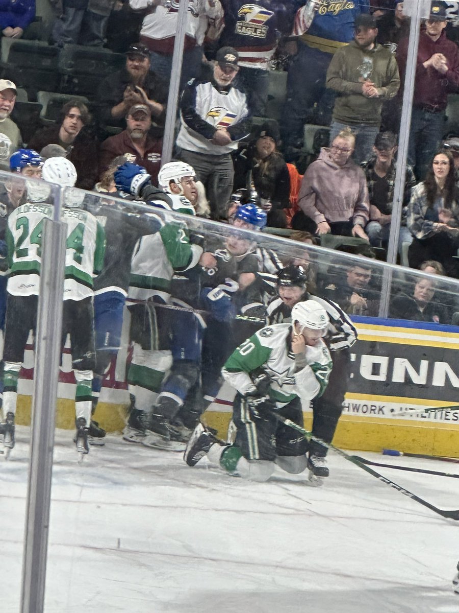 Sevy__'s tweet photo. #letsgoeagles #eaglescountry https://t.co/MR3sh66ePN