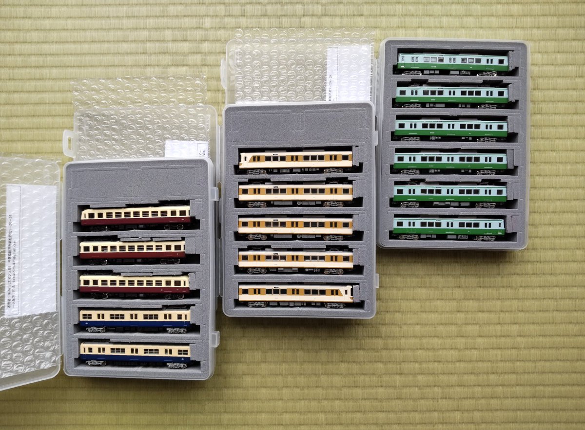 Mt_Rokko_RWY's tweet image. とりあえず走行できる様にし、#Nshell ケースに収納。若干隙間ができるので適宜端材で調整するといい感じになります。
車輌ですがお手軽走行用なので細かい加工はせず、動力、パンタ、TNカプラー取付のみ、工作力が低いってのもありますが。
なお以前購入した阪神3011&amp;amp;5201もケースへ。