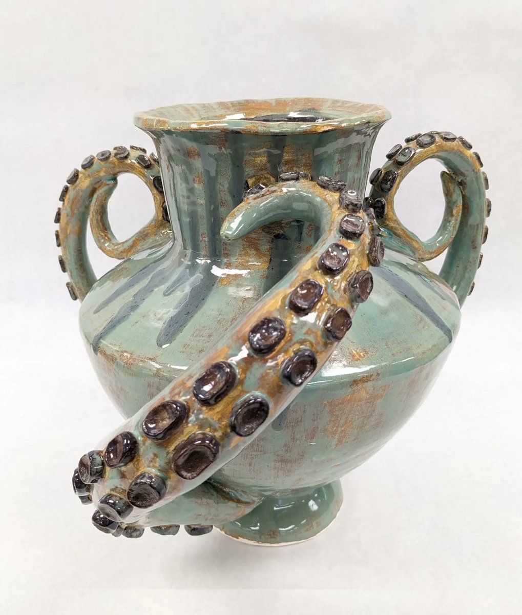 LDHSVisualArts's tweet photo. Congratulations to seniors, Abigail Mazza and Naomi Wheat (double qualifier), for advancing to the State VASE competition! We are so proud of you and your artworks. #txarted #VASE #TAEAVASE #VASE2023 #highschoolart #districtofdistinction @LakeDallasHigh @LakeDallasISD https://t.co/xvHwe943Tc