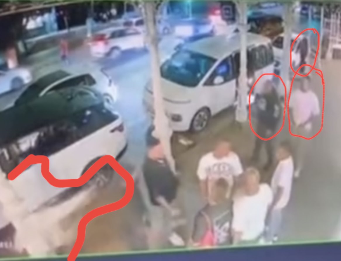 Arcra14's tweet image. A thread of what l think happened #RIPAAKA #RIPTibz #akaworldwide #CCTV #BBTitians #RIPAKA #prayforburna #police