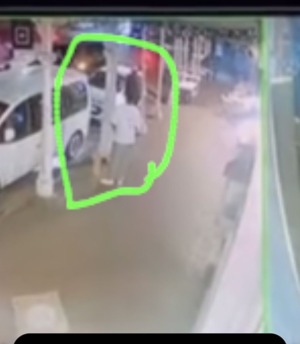 Arcra14's tweet image. A thread of what l think happened #RIPAAKA #RIPTibz #akaworldwide #CCTV #BBTitians #RIPAKA #prayforburna #police