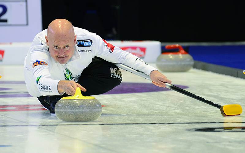 CurlingZone's tweet photo. WATCH 10th END NOW:

Kevin Koe steals to get back to even against Brendan Bottcher heading into final end of Alberta Boston Pizza Cup Page 1v2 game! 

WATCH: (Free on Youtube)
https://t.co/Eukq4lSRQK

SCOREBOARD:
https://t.co/Nk9YFWogqt #curling

Photo: Stan Fong @HardlineCurling https://t.co/va5pSnyLm9