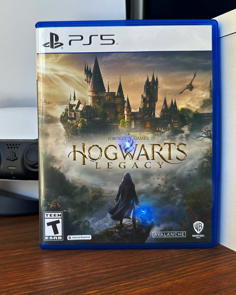 TMGofficial's tweet photo. Excited to finally play #HogwartsLegacy 🧙‍♂️ Which of the houses did you choose? I’m personally feeling Ravenclaw 🦅 https://t.co/0rLnepsGGi