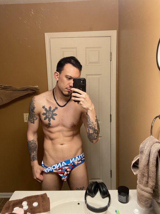 3 pic. Striped or camo? #onlyfans #nsfwtw https://t.co/f3H8l1ckfI