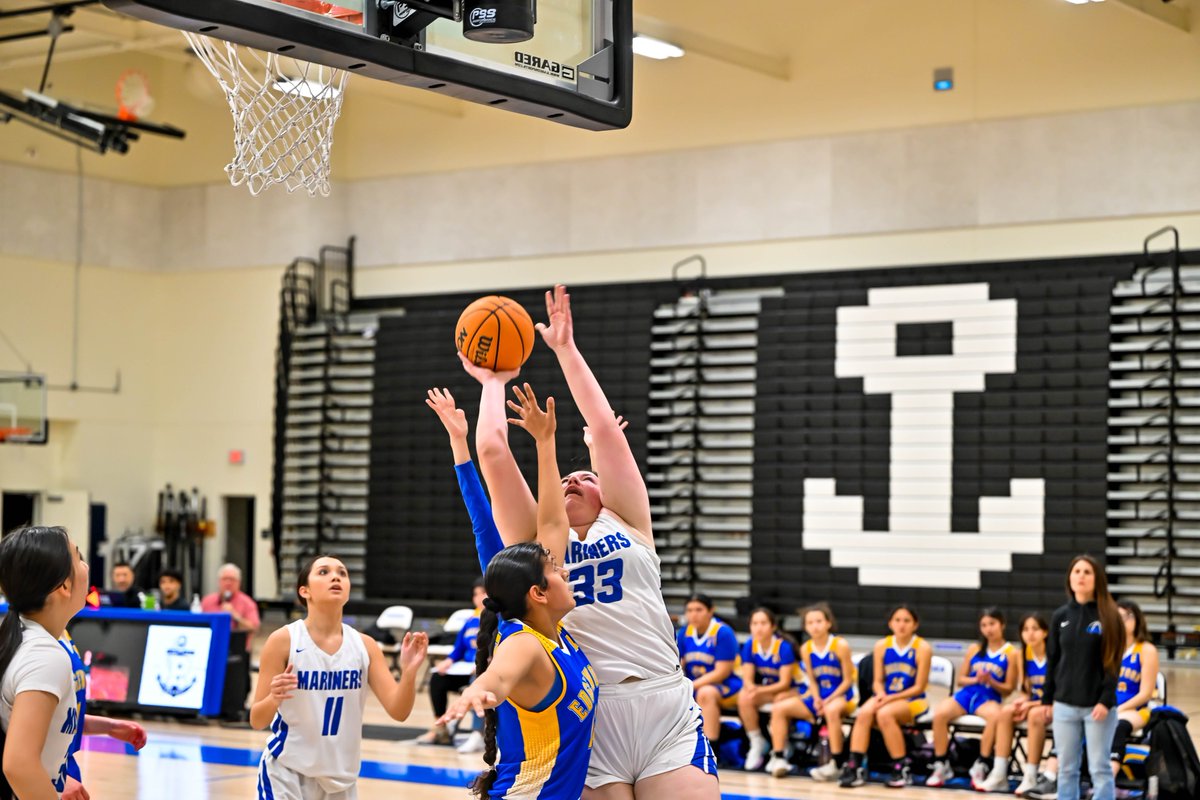ggusdathletics's tweet photo. Pacifica’s girls basketball beat Edgewood 39-26 in the 2nd round of @CIFSS division 5AA playoffs. The Mariners will play at home in the quarterfinals on Wednesday. More 📸 in link in bio. #ggusdbasketball #phsmariners https://t.co/26XR4gaQKP