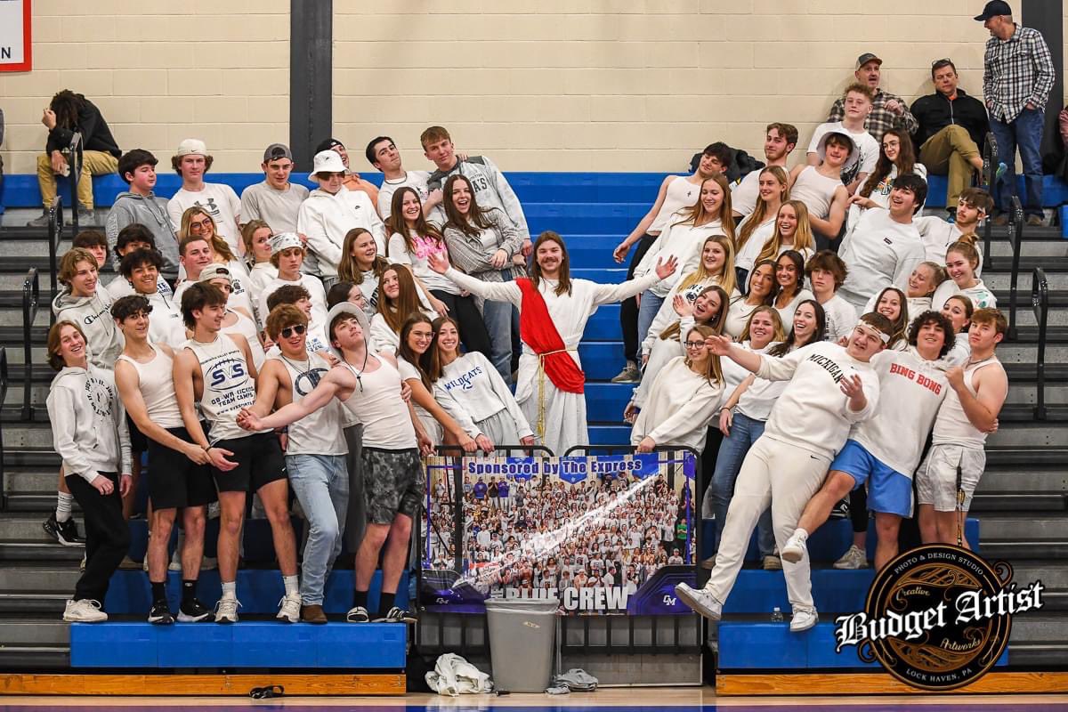 HoopsCM's tweet image. No group does it better…#AllLove #BlueCrew #BestSection #LoveYall