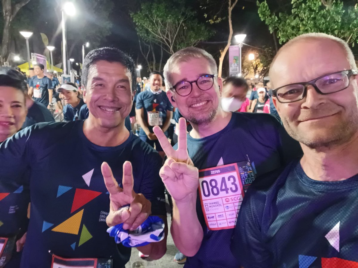 SwedeninTH's tweet photo. ”A small step for mankind, but a giant leap for the Swedish ambassador”- part 2, this time an early morning run through the beautiful campus area of @ChulalongkornU. And with great company too! @jarviaho @PavidaPP @chadchart_trip #Run4BetterCity https://t.co/S64jE8G54R