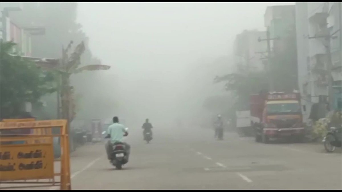 Tamil Nadu | A thick layer of fog enveloped the parts of Tiruvarur town this mor… Tamil Nadu | A thick layer of fog enveloped the parts of Tiruvarur town this mor…
