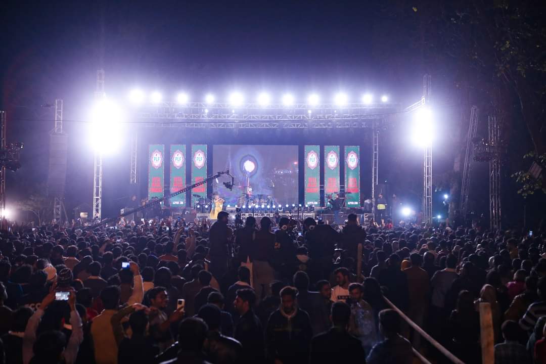 AlhamraLAC's tweet photo. The day two ended with live performances by Ali Zafar, Wahab Bugti, ACMA The Band, and Kamaliya from Ukraine and others.
#acpkhi #alhamra #lac #artscouncil #pakistanliteraturefestival #lahorechapter @ACPKHI @AliZafarsays @kamaliya_zahoor @thebankofpunjab https://t.co/S6LHw2m1KK