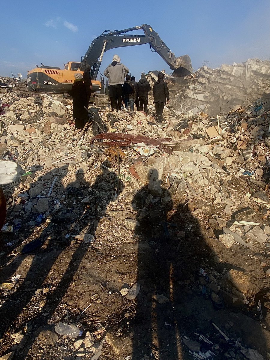 Family members wait and help dig in hopes that they will find loved ones but time running out and chances diminish with each hour. 

#antakyadepremi #antakyahatay #turkeyearthquake2023 #turkiyeearthquake #hataydepremi #hatay