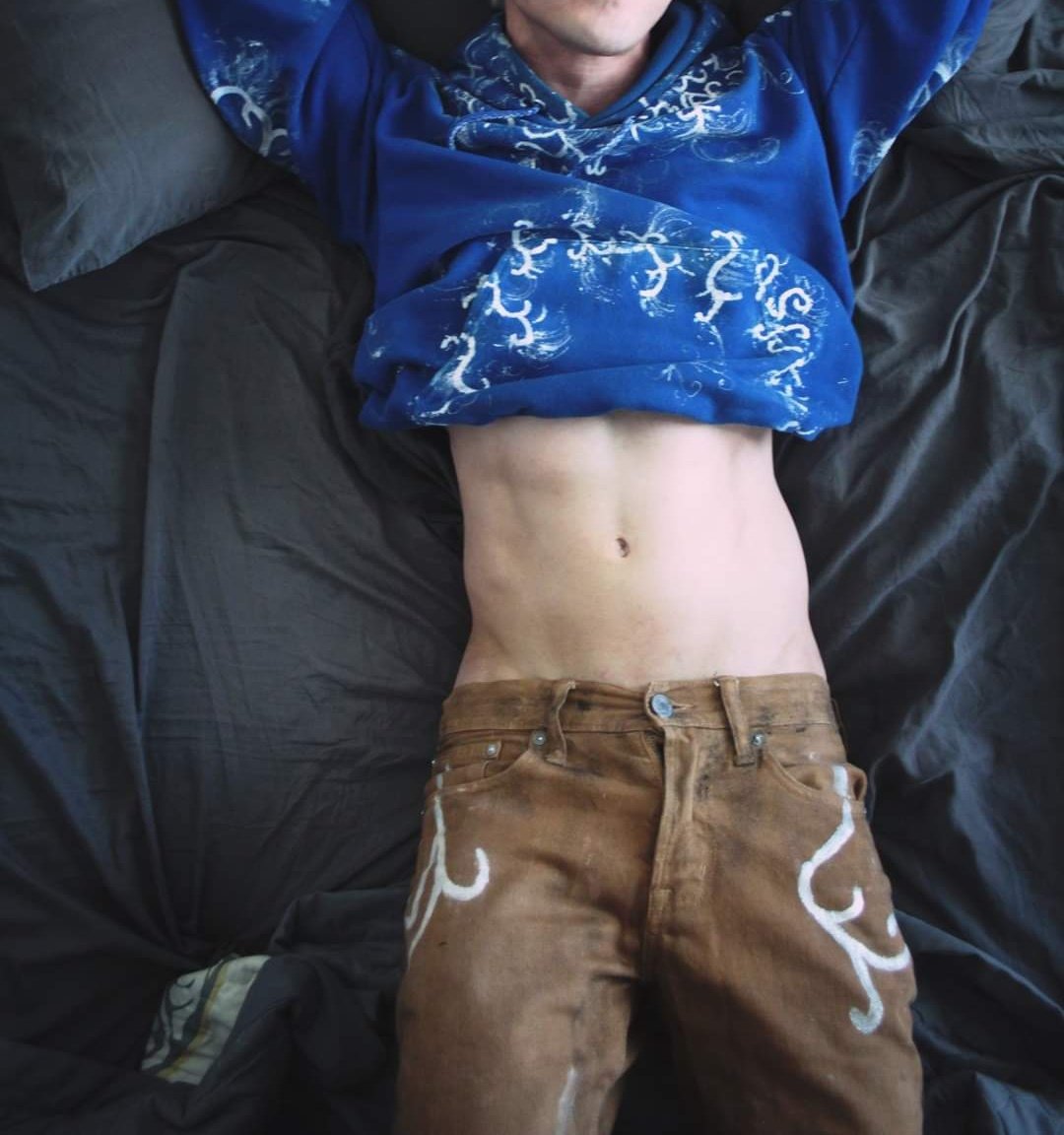 ❄️: Wow tu cama es muy comoda, generalmente duermo encima de la nieve, pero aqui esta perfecto como para echarse una siesta~

——❤️+🔄