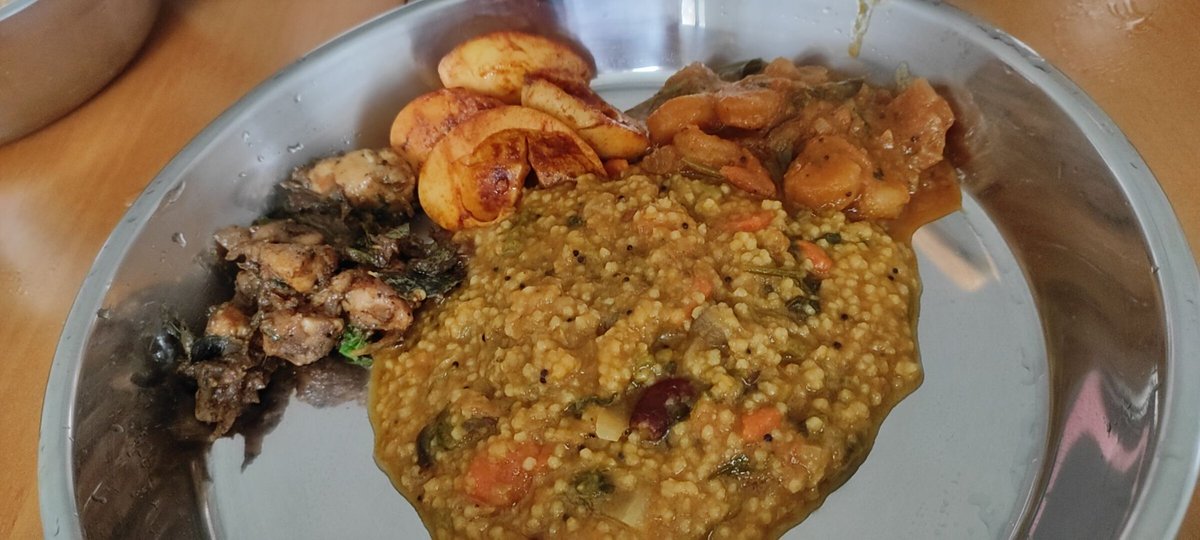 Deep_Aswn's tweet photo. Millet sambar rice
Pepper chicken
Prawn masala 
Egg fry 

#Selfcook 😌 https://t.co/myDtPEPrkA