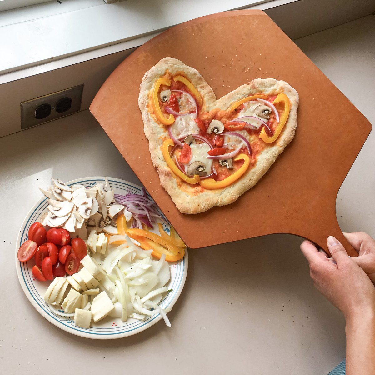 🎶 When the moon hits the sky like a big pizza pie that's amore... 💘 #valentinesday