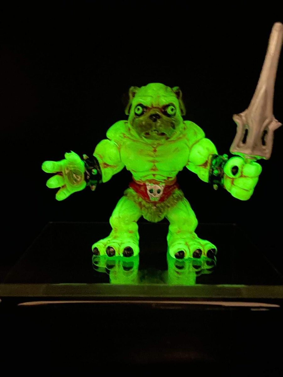 Barbarian_Pug's tweet photo. Check it out, artist Bleeding Edges did a groovy MOTU inspired Pugnacious custom to be featured as part of the @Cluttermagazine Glow Show exhibition happening now!
and you can even buy the one of a kind piece right here:
https://t.co/YCbe18OhzX
#theminifiguremilitia
#pugnacious https://t.co/h8BPMt64h7