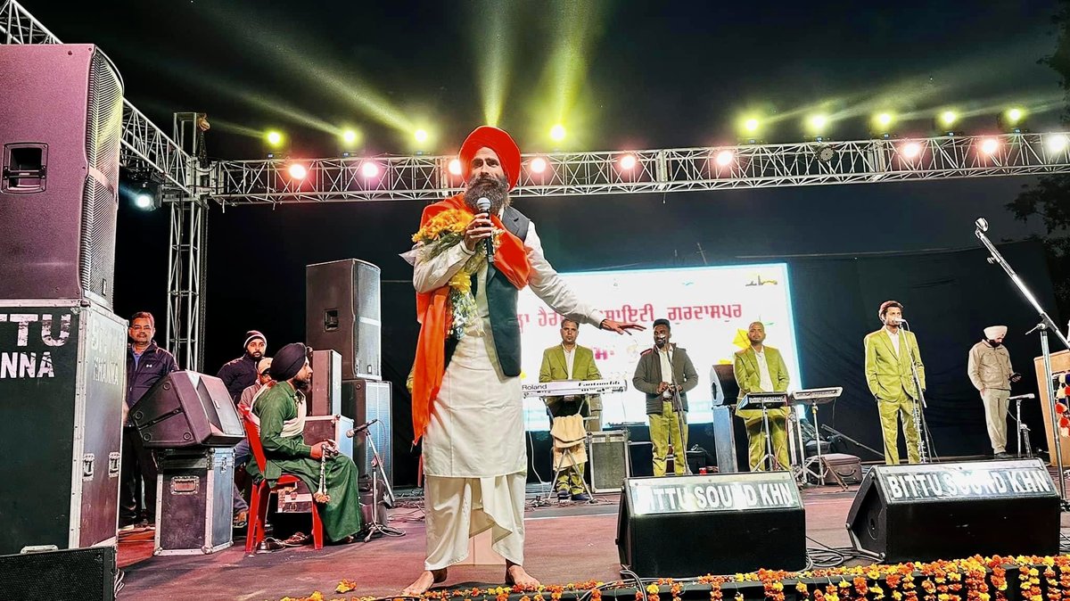 Kashmir_s_wahla's tweet image. ਜ਼ਿਲ੍ਹਾ ਹੈਰੀਟੇਜ ਸੁਸਾਇਟੀ ਗੁਰਦਾਸਪੁਰ ਵੱਲੋ ਕਰਵਾਏ ਗਏ ਵਿਰਸਾ ਉਤਸਵ ਗੁਰਦਾਸਪੁਰ 2023 ਸਰਕਾਰੀ ਕਾਲਜ ਗੁਰਦਾਸਪੁਰ ਵਿਖੇ ਸ਼ਿਰਕਤ ਕੀਤੀ ਅਤੇ ਗਾਇਕ ਕੰਵਰ ਗਰੇਵਾਲ ਦੀ ਗਾਇਕੀ ਦਾ ਅਨੰਦ ਮਾਣਿਆ।@ArvindKejriwal @BhagwantMann @JarnailSinghAAP @raghav_chadha @HarchandSBarsat @SandeepPathak04 @KuldeepSinghAAP @AAPPunjab