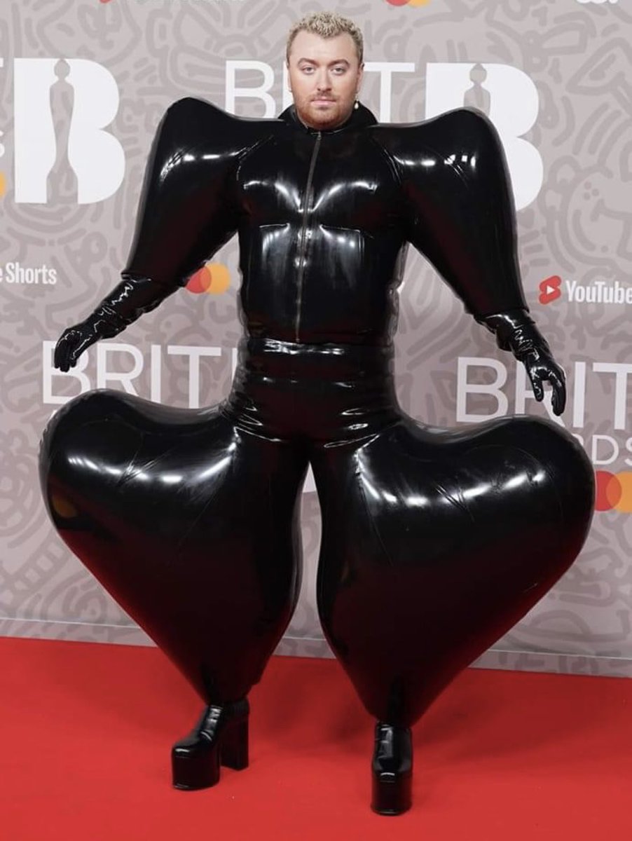 fatjoedavies's tweet photo. When you’re trying to rank your fashion site, but you’ve used AI content https://t.co/BGHMH9dOEH