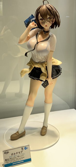 ボルチモアちゃんの制服凄い透けてる 