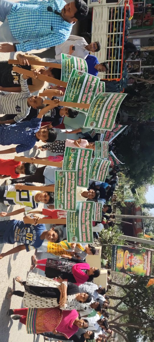 AnilMajeti's tweet photo. Today entire colony residents, more than 5000 families joined together to show our willingness in protecting our colony park and 500 year old Banian Tree from encroachments.

Kids came on streets for their future 🙏

 #savebaniantreepark please https://t.co/lsNC0S99ds