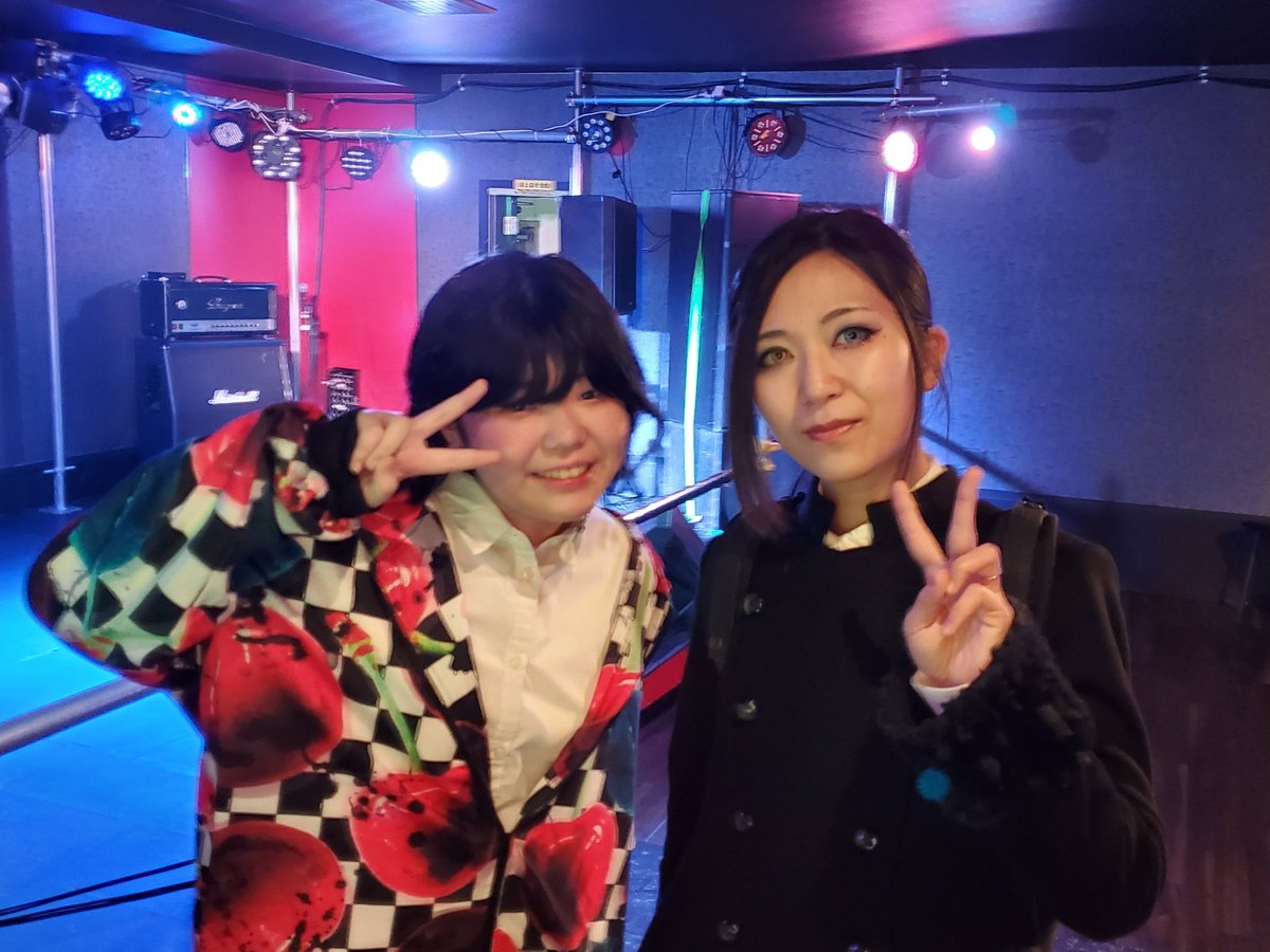 kieera_0705's tweet photo. さとこさんとなんこつ姉さん。
たくさんお話しして楽しかったぁ〜☺️✨
そしてグリムドールさま。
初めて🕯ともしたステージ見た🪩😳
とっっても好きな世界♥
 #弾き語り小学生kieeRa #秋田 #Adyl #Cielo https://t.co/j5ETeC8bTw