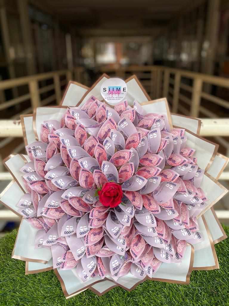 GiftGrace01's tweet photo. Valentine is coming 🎶 ……tututu🎶….where is your Gift???🎶🎶 

Simply DM or find us at Equatorial Mall Shop L406. Call/WhatsApp +256701508357/+256705068676. Email: nakubulwawinnie760@gmail.com
#ParadiseOfArt @ParadiseOfArt0 https://t.co/4VFgk4fvJX
