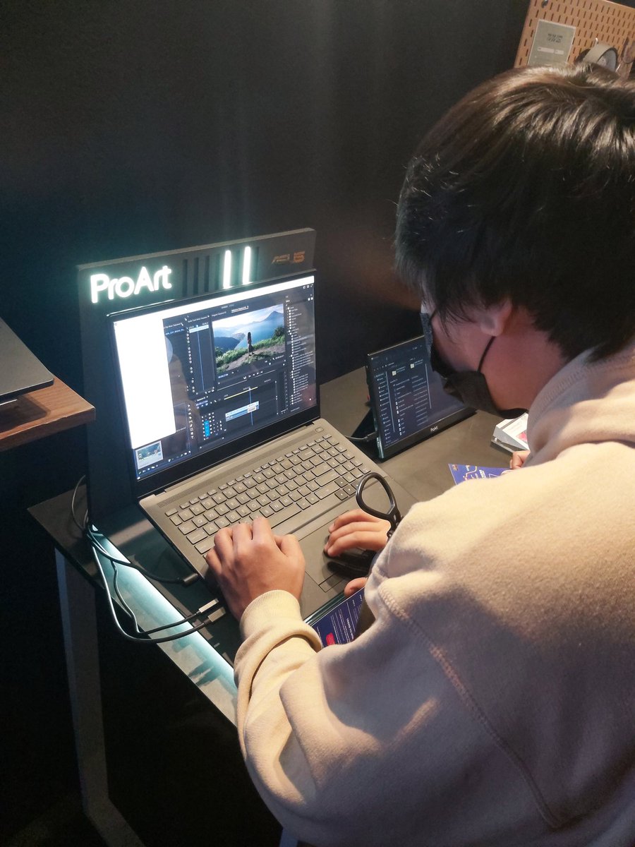 ASUSph's tweet image. Unleash your creative juices here at the ProArt booth! From color grading to video editing, the ProArt Series has one of the most powerful technologies out there! 🖥

#ASUSOLEDatGraphikaManila2023 #GraphikaManila2023