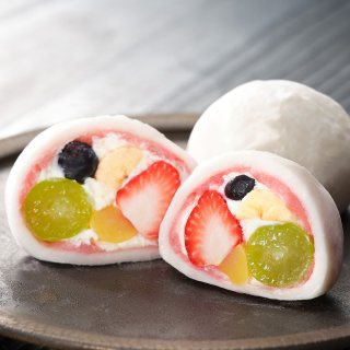 京都に本店を置く洋菓子、和菓子店
【京都祇園 仁々木】
苺や旬のフルーツが詰め込まれた大福が絶品です✨️🍓