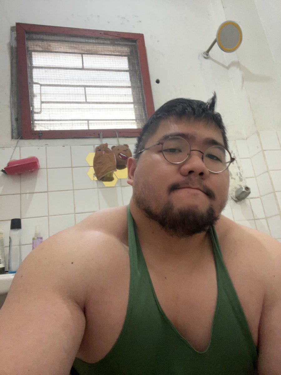 hungriestbear's tweet photo. Goodmorning 😪 https://t.co/ijvw1ZB0iJ