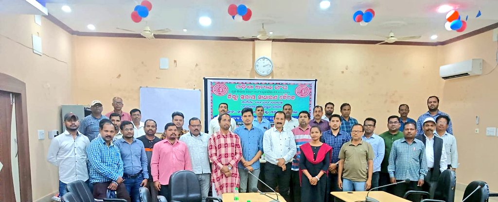proutaray1's tweet photo. @OdishaOmoa @Naveen_Odisha @MoSarkar5T @CMO_Odisha @gapg_dept @SecyChief @pranabpdas @GovernorOdisha @homeodisha @rvineel_krishna @rdmodisha @otvnews @kanak_news @OdishaReporter @ZeeOdisha @ArgusNews_in ଅମଲାମାନଙ୍କର ମନର କ୍ଷୋଭ ଆଗାମୀ ଦିନରେ ରାଜଧାନୀର ରାଜରାସ୍ତାରେ ଅନୁଭୂତ ହେବ...
ଓଡିଶା ଅମଲା ସଂଘର ନାର୍ଯ୍ୟ ଦାବି...🙏
#WeDemandLegitimateGradePay4200
#GiveJusticeTo_OdishaMinisterialCadre
#MissionGradePay_4200 https://t.co/wJ8WotehLB